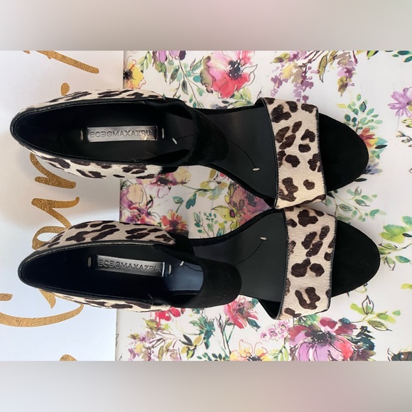 BCBG MaxAzria Leopard Print {Faux Hair & Suede}Chunky Heels 👠 - Picture 3 of 7